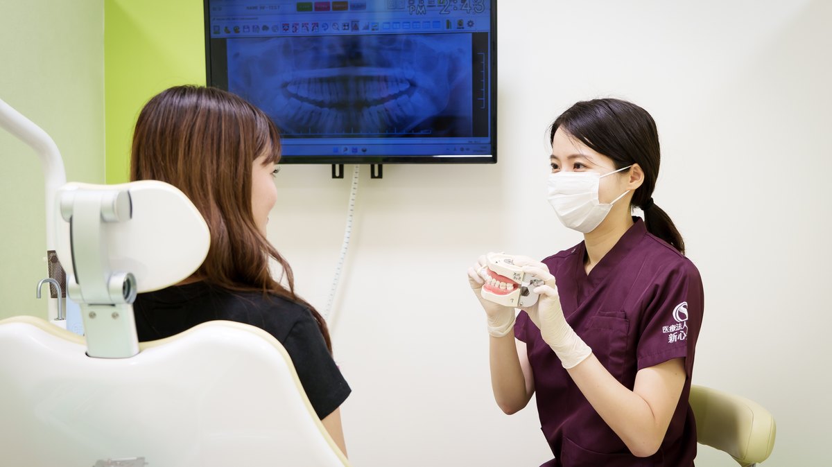 治療前シミュレーションで完成イメージを確認する様子